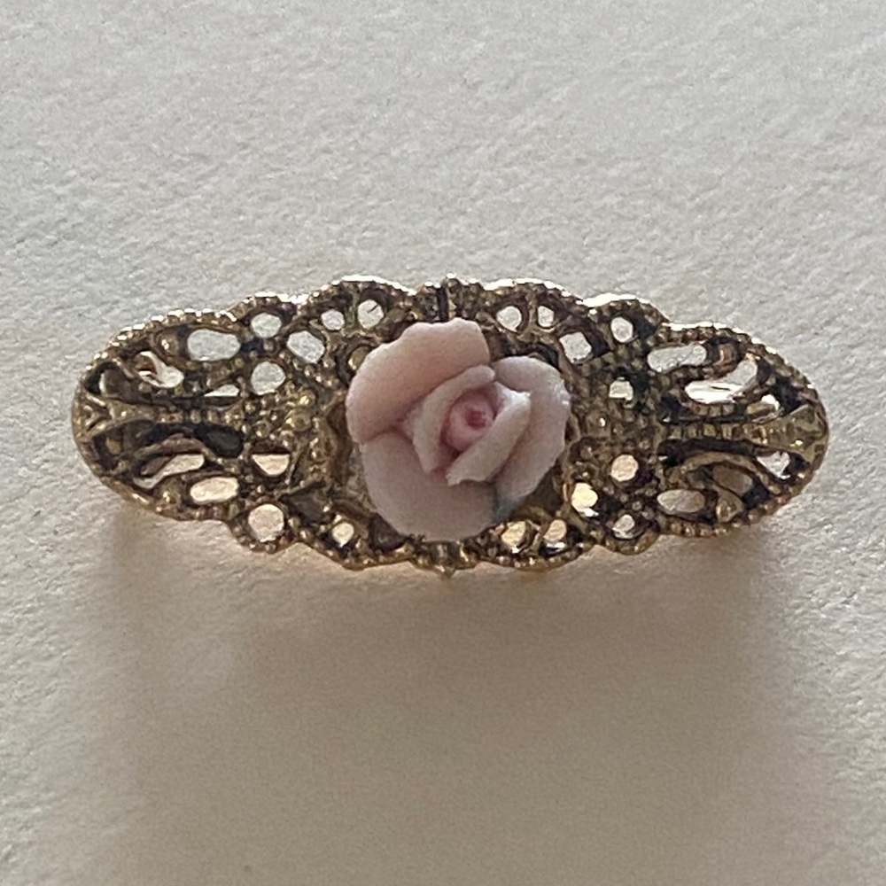 1928 Gold and Pink porcelain Rose Brooch